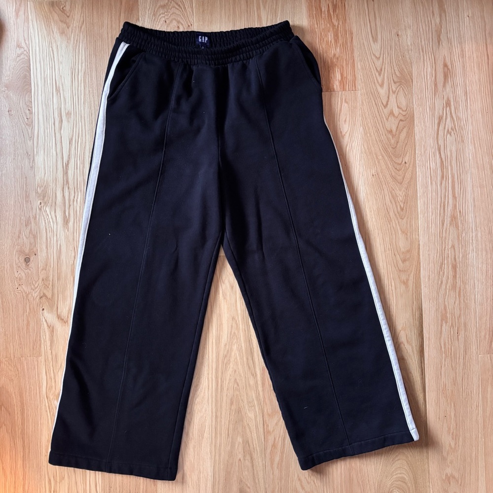 GAP Black Wide Leg Sweatpants with Cream Stripe and Front Seam.